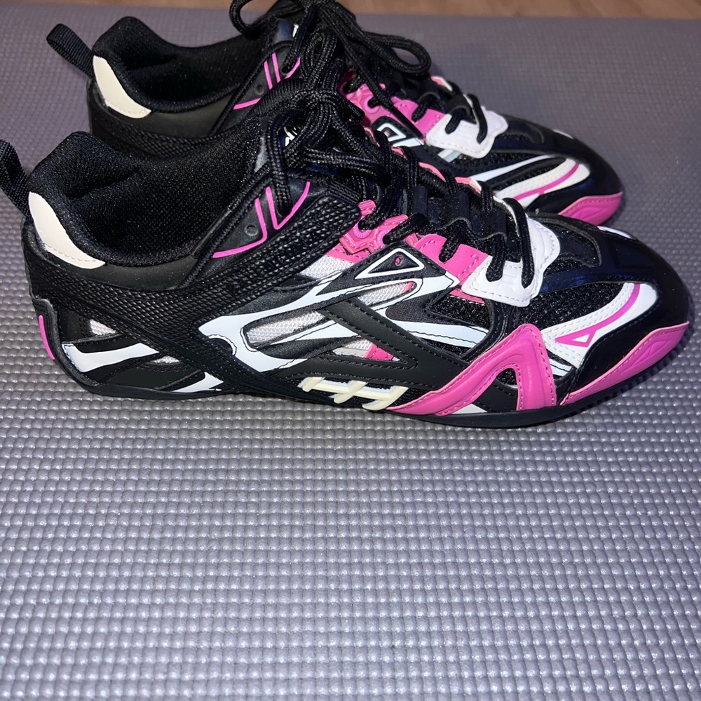 Balenciaga women’s runner shoe